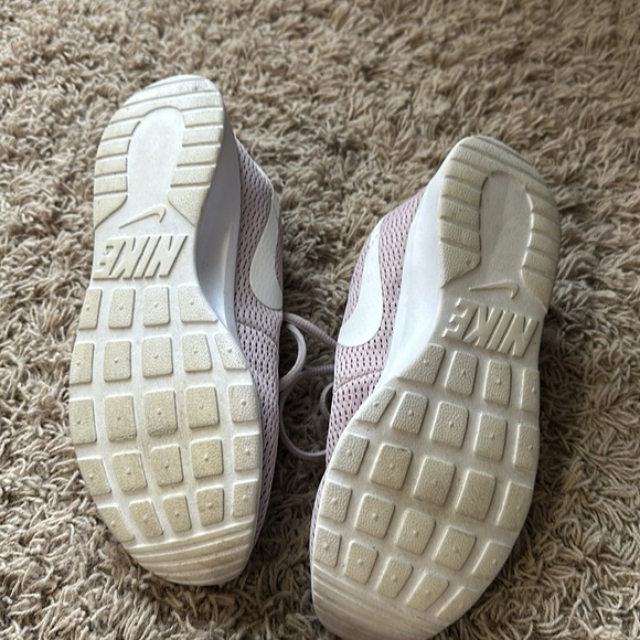 Light pink Nike tennis shoes - Picture 2 of 3